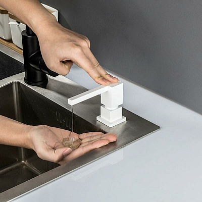 Дозатор латунь белый 300мл Gappo G404-8